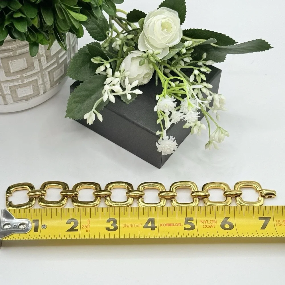 Vintage Trifari Gold Link Bracelet Chunky Chain‎ 80s Statement Jewelry